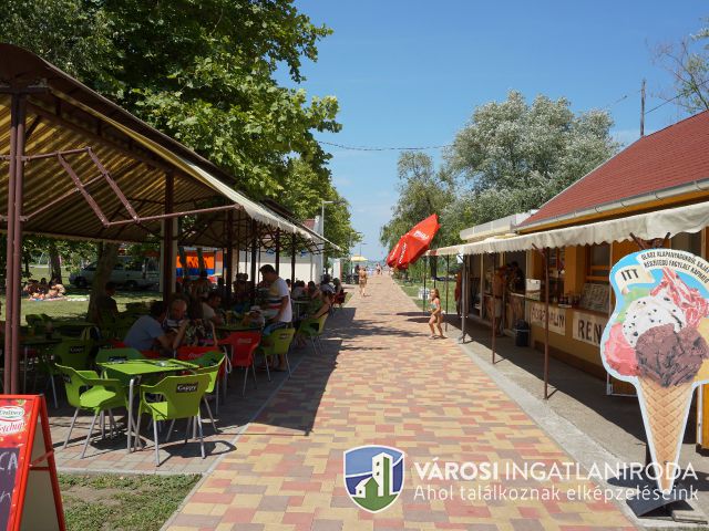 Kiváló Balatonparti, befektetési lehetőség!!!