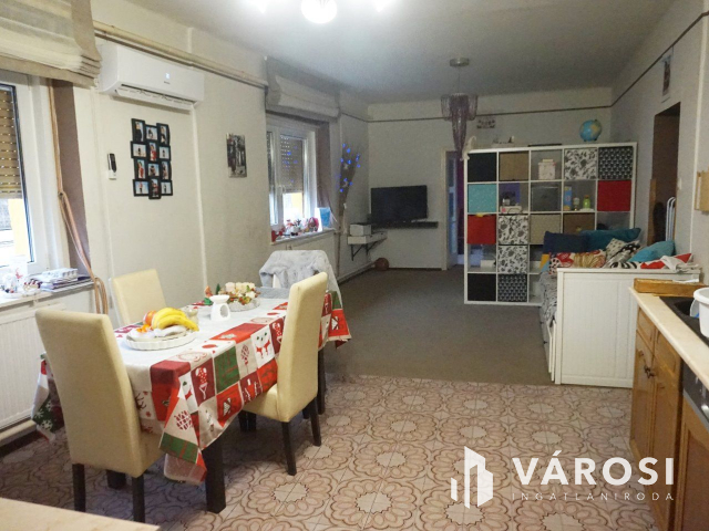 Modernizált tanya akár több generáció részére is eladó!