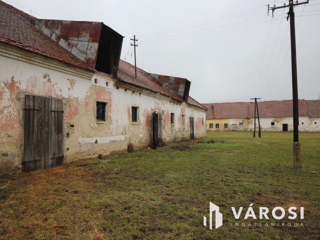 Kemenespálfa,GrófRévai kastély,nagyállat tartás,raktározás..