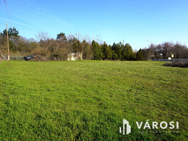 Lakóövezeti telek Vonyarcvashegy fő utcáján!