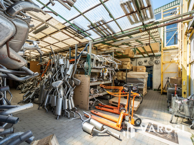 Telephely és raktár az M3 autópálya kivezetőjénél