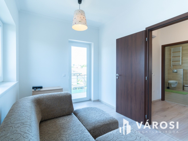 Újszerű, kiváló ikerfél Siófok Sóstón eladó