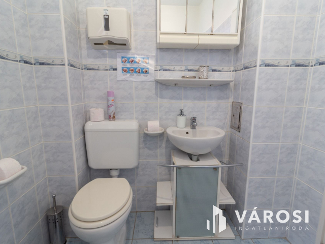 Eladó 6 lakásos családi ház Siófokon