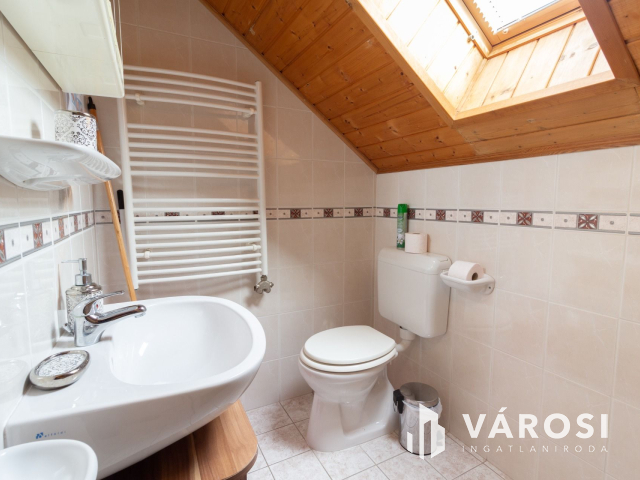 Eladó 6 lakásos családi ház Siófokon