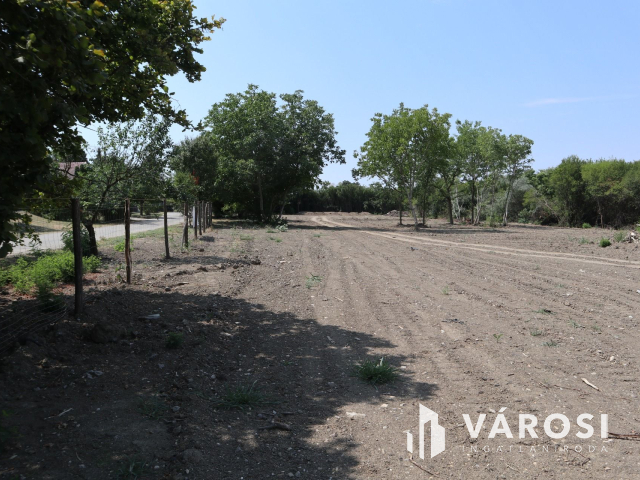 Szőreg kiváló részén, belterületi építési telek! 3