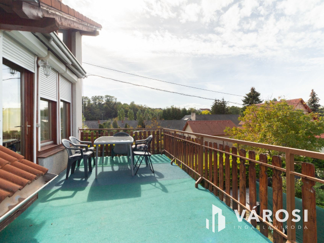 Eladó 3 szintes családi ház Zamárdiban