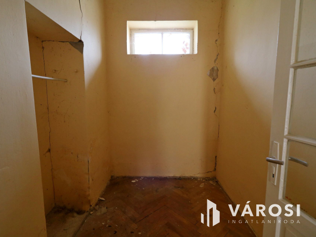 Garázs áron házrész!