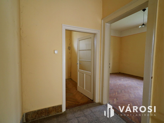 Garázs áron házrész!