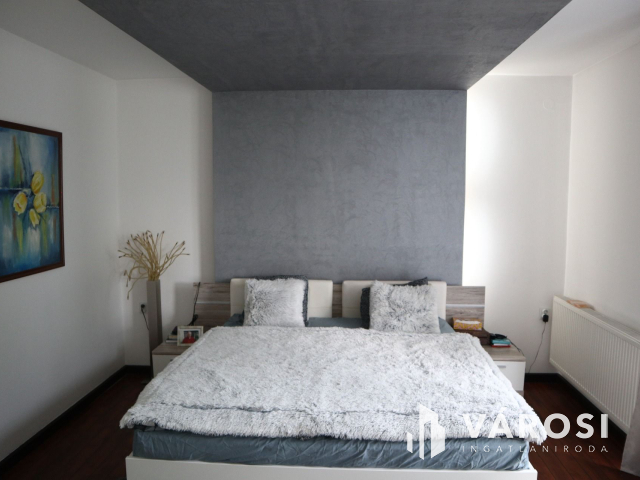 Medencés kényelem, kertvárosi környezetben!