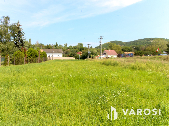 Építési telek engedélyekkel, tervekkel együtt eladó