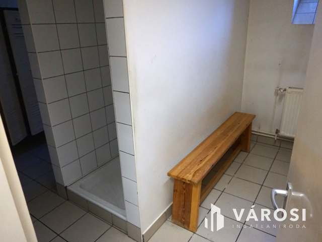 Élelmiszer feldolgozó ár alatt kiadó!