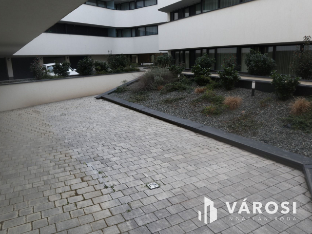 Új építésű belvárosi lakás nagy terasszal! 2.