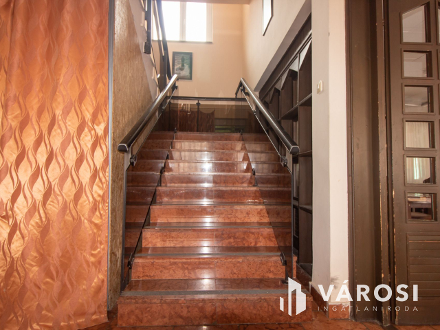 Komárom központi részén Hotel eladó