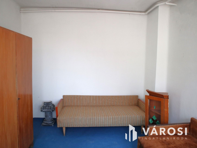 SZÁLLÁSHELY létesítésére alkalmas kétszintes IRODAHÁZ