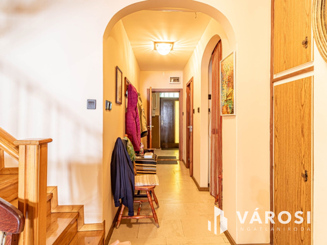 Belvárosi lakás saját kertrésszel