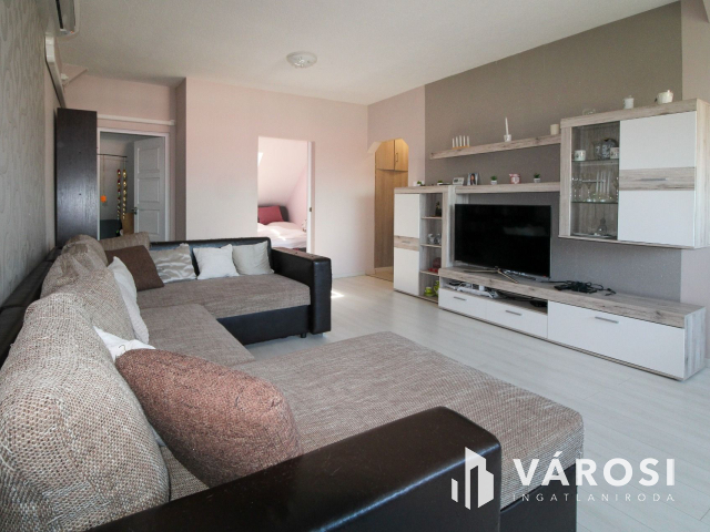 Nagy lakás a Centernél