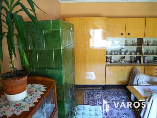 Vasvár központban,csendes helyen,2és fél szobás cs.ház eladó