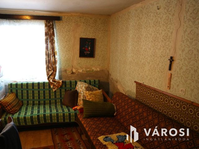 Vasvár központban,csendes helyen,2és fél szobás cs.ház eladó