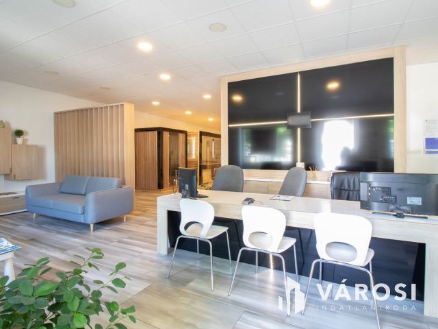 Igényesen felújított, utcai bejáratú, 178 m2-es iroda eladó