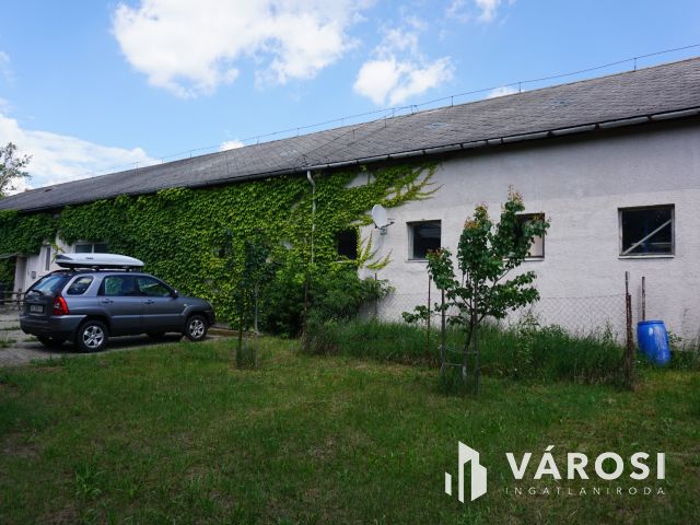 Földszinten elhelyezkedő ipari ingatlan remek áron!