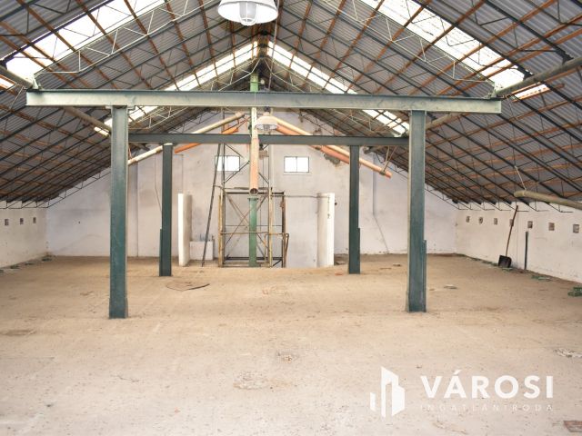Eladó raktárépület!