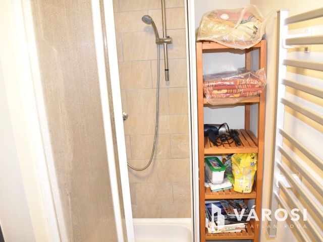 Eladó raktárépület!