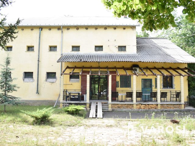 Eladó raktárépület!