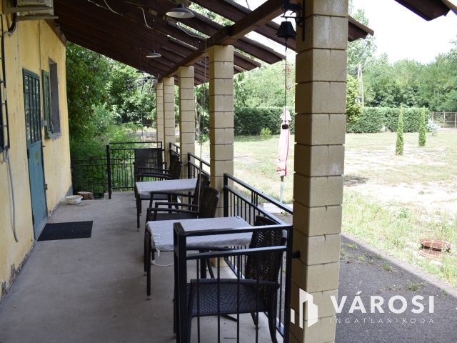 Eladó raktárépület!