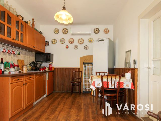 „Vállalkozása és családi háza egy helyen Bajnán.”