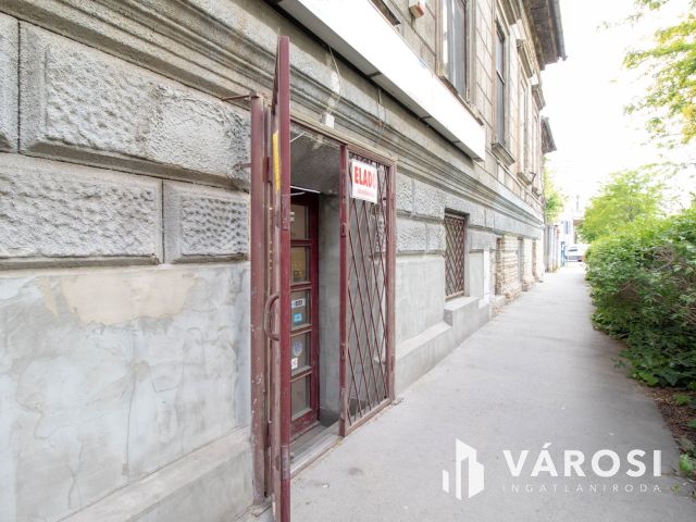44 m2-es iroda utcai bejárattal a Nagyvárad tértől 500 m-re