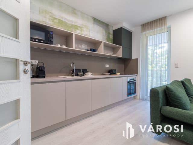 Bútorozott Luxuslakás Balatonföldváron – Azonnal költözhető