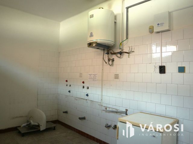 Rábagyarmat,volt presszó,cs.háznak,vagy üzletnek eladó