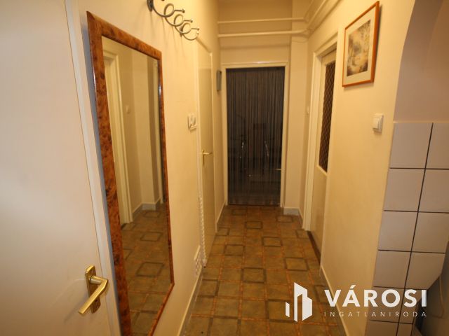 Földszinti lakás eladó az Attila utcában