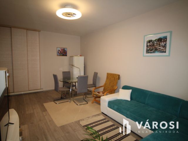 Földszinti lakás eladó az Attila utcában