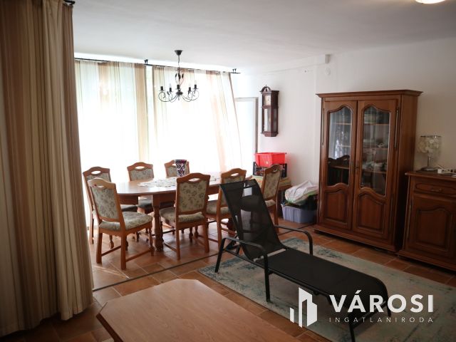 Szatymazi családi ház erdővel!