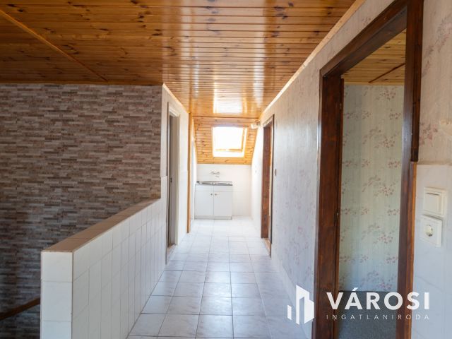 Második emeleti lakás az Aranyparton