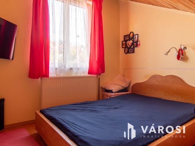 Kertkapcsolatos sorház Budakeszin