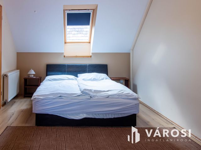 Kiemelkedő befektetési lehetőség Páty központjában!