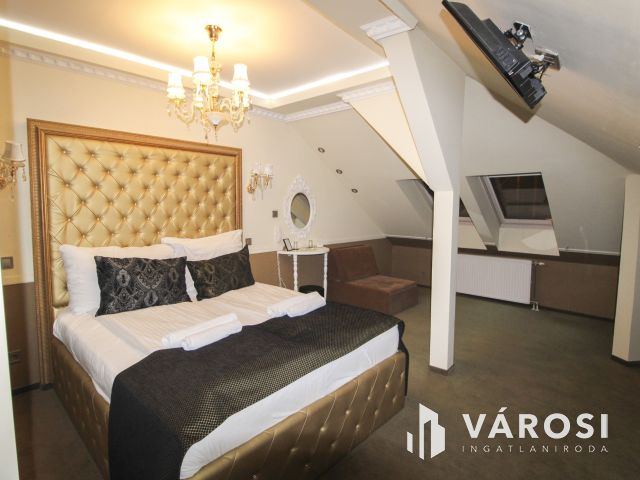 Eladó háromszintes vendéglátó egység Szegeden