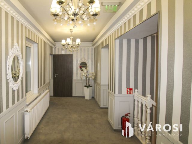 Eladó háromszintes vendéglátó egység Szegeden