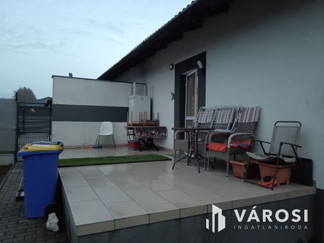 Újszerű ikerház fél Szigetszentmártonban!