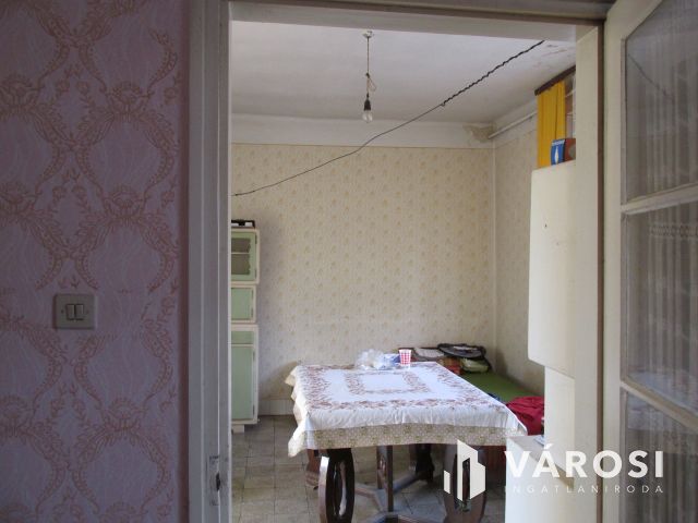 Családi ház csendes helyen két lakrésszel