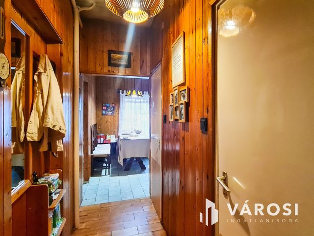 Eladó 4 szobás lakás, kertkapcsolattal