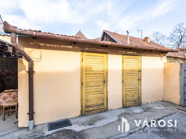 Eladó üzlethelyiség Gyulán a posta mellett