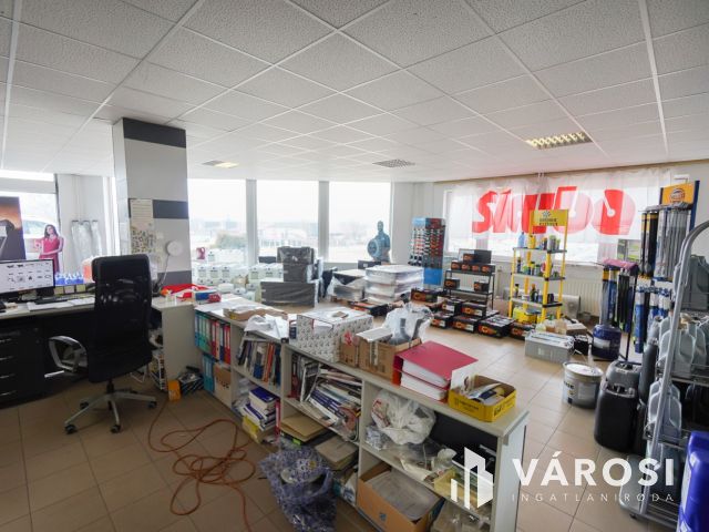 Többfunkciós üzlethelyiség Vértesszőlősön!