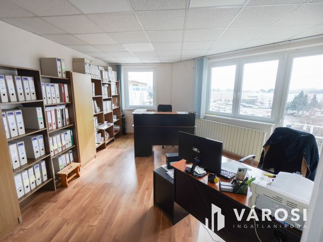 Többfunkciós üzlethelyiség Vértesszőlősön!