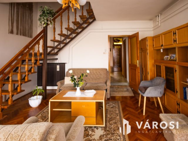 Jó elrendezésű belvárosi sorház kedvező áron