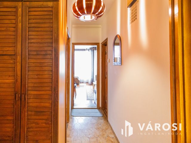 Jó elrendezésű belvárosi sorház kedvező áron