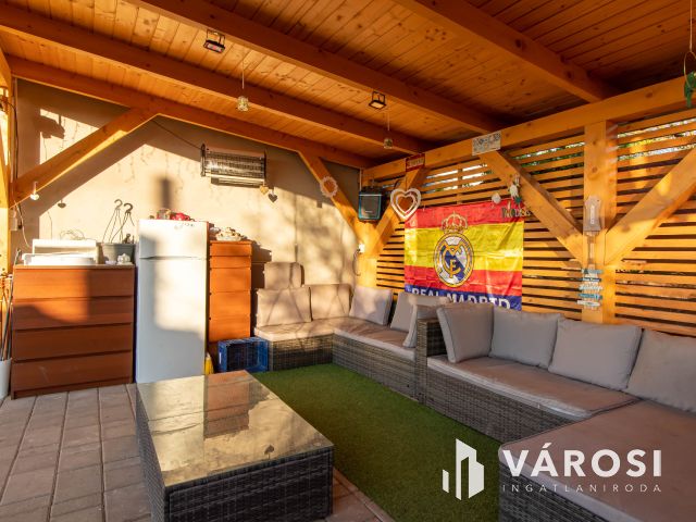 Fiatalos, teljesen felújított családi ház Tokodon