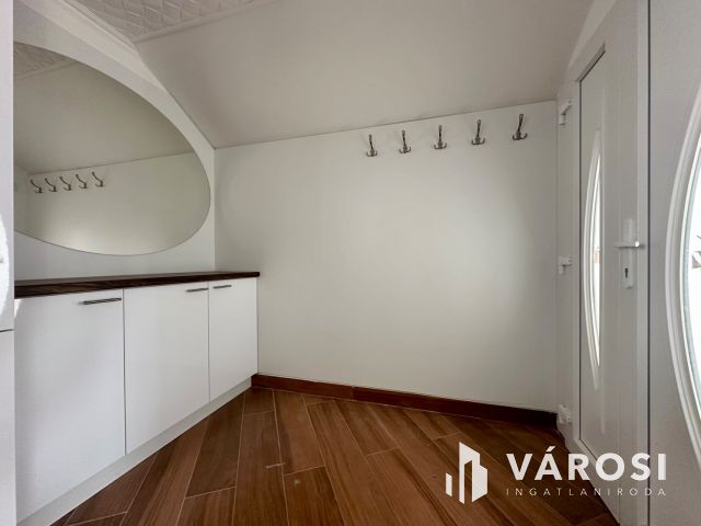 Kulcsrakész, frissen felújított családi ház eladó!